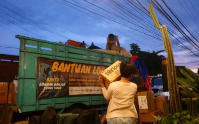 Mengirimkan truk bantuan tanggap darurat kloter pertama ke Sumba Timur.